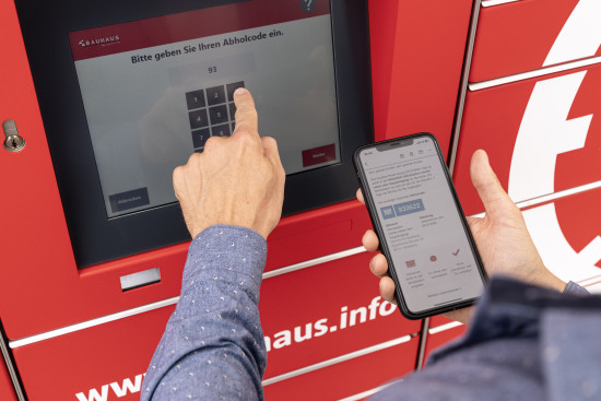 Per E-Mail- oder SMS-Code können die bestellten Waren einfach und bequem abgeholt werden.