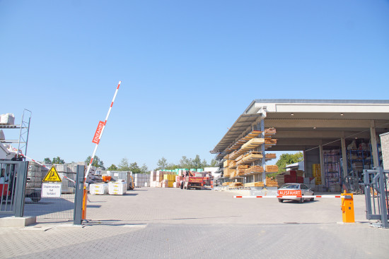 Der ostwestfälische Baustoffhandel Spilker & Wehmeier hat sich nach umfassenden Modernisierungsmaßnahmen neu aufgestellt. Eines der Schwerpunkte ist die effektive Logistik. Der ostwestfälische Baustoffhandel Spilker & Wehmeier hat sich nach umfassenden Modernisierungsmaßnahmen neu aufgestellt. Eines der Schwerpunkte ist die effektive Logistik.