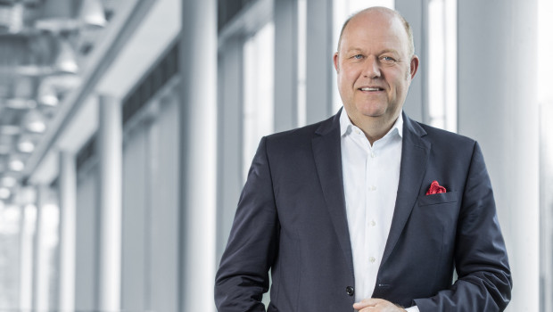 Der HDE-Präsident spricht sich für fairen Wettbewerb aus – über die EU-Grenzen hinweg. Der HDE-Präsident spricht sich für fairen Wettbewerb aus – über die EU-Grenzen hinweg.