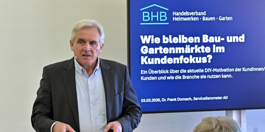 Frank Dornach von der Servicebarometer AG präsentierte auf der BHB-Pressekonferenz aktuelle Ergebnisse des Kundenmonitors.&nbsp;