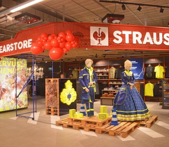 Servus, Wien: Mit Mozart und Sisi hat sich Strauss den Kunden zur Eröffnung vorgestellt.