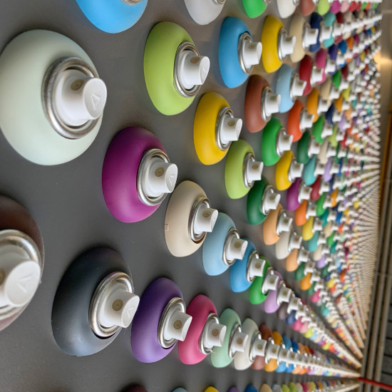 Dupli-Color bietet eine umfangreiche Farbpalette.