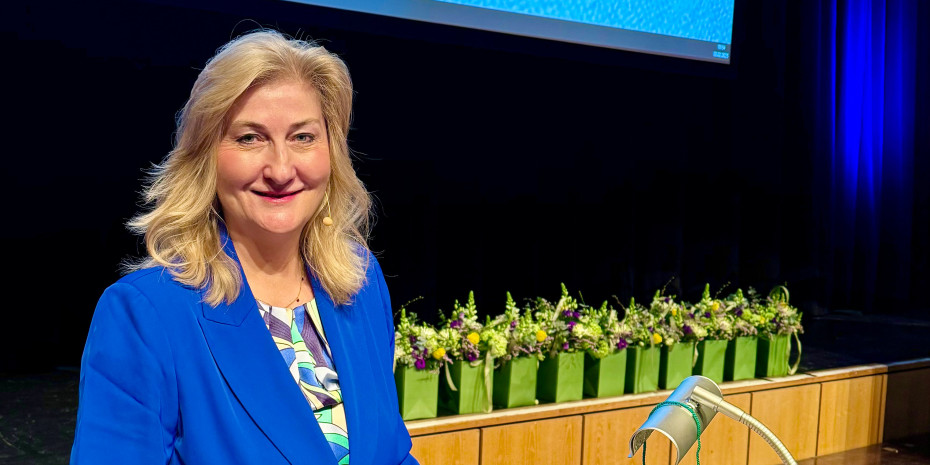 So wie der rote Faden in der griechischen Mythologie&nbsp;Theseus den Weg zeigte, müsse sich die Branche am grünen&nbsp;Faden orientieren, befand VDG-Präsidentin Martina&nbsp;Mensing-Meckelburg.&nbsp;