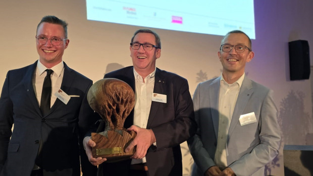 Andreas Halle (Mitte), Thorben Haste, Werkstattleitung Lebenshilfe (links), und&nbsp;Florian König freuten sich sichtlich über die Auszeichnung.&nbsp;