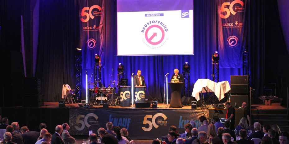 Germar Baumgärtel (l.) und Günther Muck führten die Fusion 2016 federführend seitens des Baustoffrings. Auf der Feier zum 50. Jubiläum wurden sie dafür besonders geehrt.