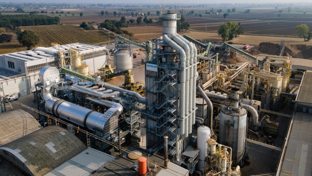 Im italienischen Werk wird Post-Consumer-Recyclingholz genutzt.&nbsp;