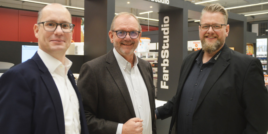 Stärken aus dem Profi-Geschäft &nbsp;in Einzelhandel ausspielen: Peter Abraham, Bereichsleiter Einzel-handel der Eurobaustoff, Prokurist Clemens Ploenes und Baumarkt-leiter Andreas Harttig (v. l.).&nbsp;