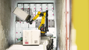Im Bauhaus-Zentrallager erledigen Roboter den Wareneingang