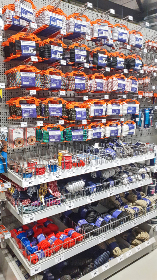 Seilflechter liefert je nach POS gleich die passenden Präsentationssysteme mit. 