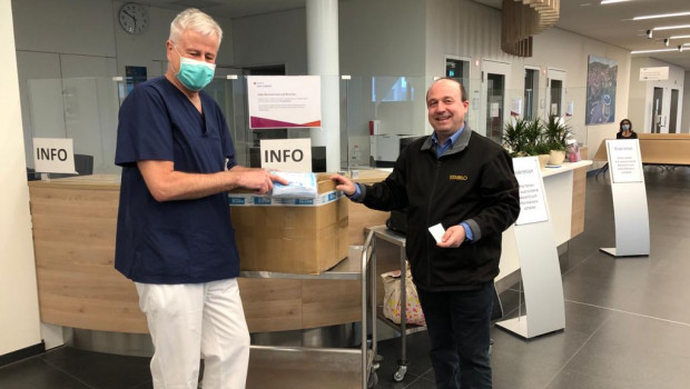 Eigenhändig übergab Stabilo-Marketingleiter Markus Wedde die Spende an das Klinikum Diakoneo.
