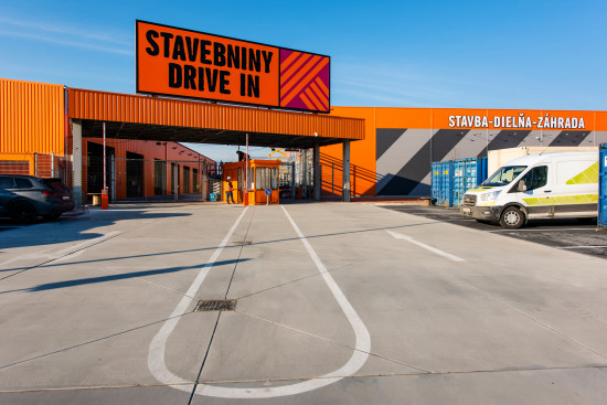 Der Drive-In des neuen Hornbach-Marktes im westslowakischen Nitra.