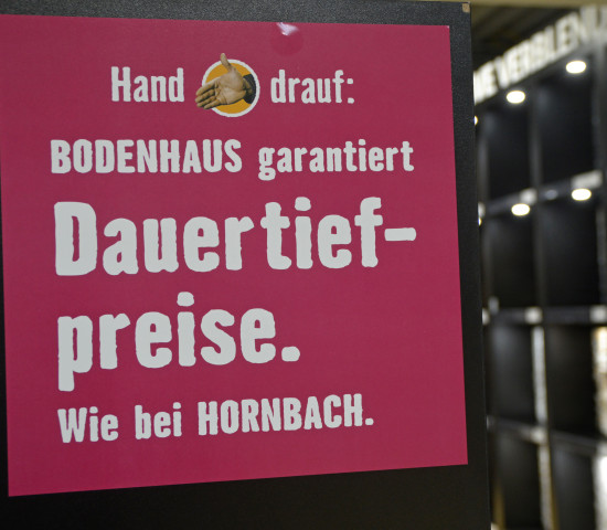Die Dauertiefpreisstrategie „wie bei Hornbach“ wird auch bei Bodenhaus praktiziert – und den Kunden auffällig vermittelt.&nbsp;