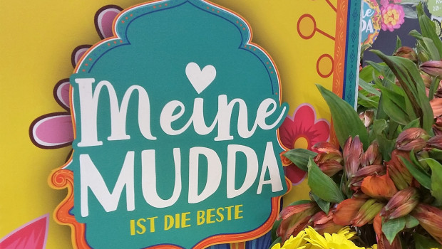 Mama ist halt doch die Allerbeste, weiß man auch bei der Landgard, die zum Muttertag 2019 ein eigenes Konzept aufgelegt und auf der IPM vorgestellt hat. Mama ist halt doch die Allerbeste, weiß man auch bei der Landgard, die zum Muttertag 2019 ein eigenes Konzept aufgelegt und auf der IPM vorgestellt hat.