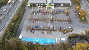 Passgenauere Förderung für E-Ladesäulen im Handel gefordert