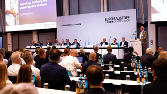 Eurobaustoff nach fünf Monaten über Plan