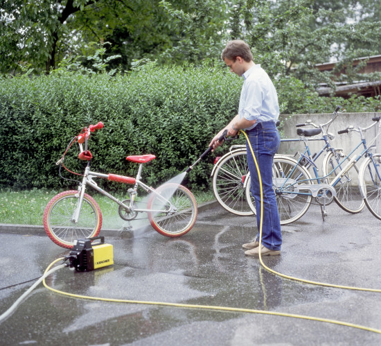 Ab 1984 ist Kärcher mit tragbaren Hochdruckreinigern im Consumer-Geschäft tätig.