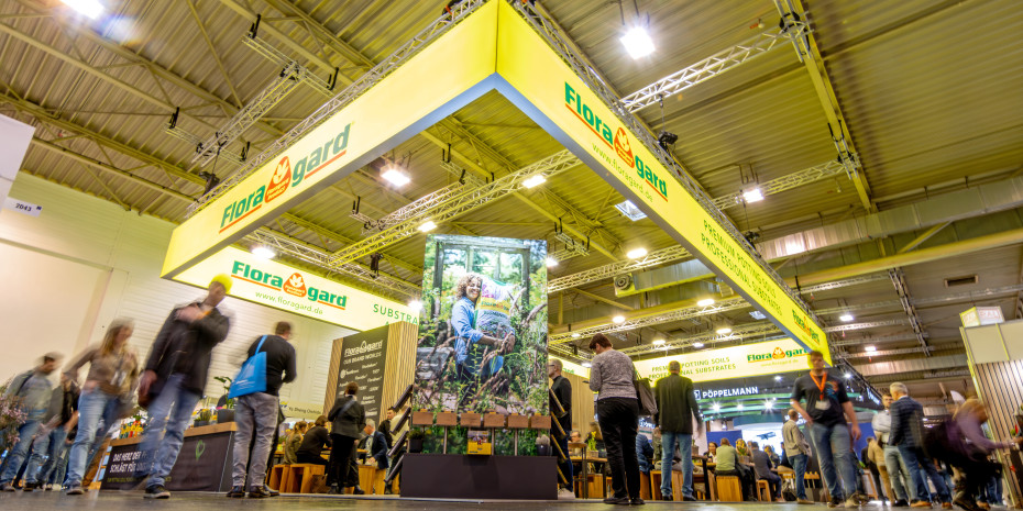 Reges Treiben am Messestand – alte und neue Kunden wurden gleichermaßen angezogen, auch die Presse und Influencer haben ihren Weg zu Floragard gefunden. Reges Treiben am Messestand – alte und neue Kunden wurden gleichermaßen angezogen, auch die Presse und Influencer haben ihren Weg zu Floragard gefunden.