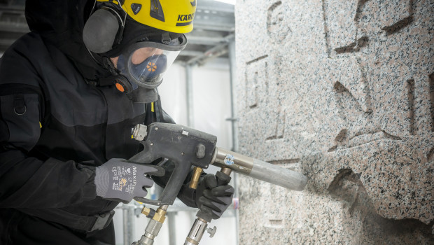 Kärcher engagiert sich für die Reinigung von Baudenkmälern. So hat das Unternehmen in diesem Jahr auf der Place de la Concorde in Paris den 3.300 Jahre alte Obelisk von Luxor anlässlich des 200. Jahrestages der Entzifferung der ägyptischen Hieroglyphen restauriert und schonend gereinigt.&nbsp;
