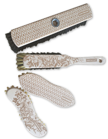 Die Laser-Touch-Technologie – &nbsp;eine optische und haptische Veredelung von Holzobjekten – stammt aus dem Malerwerkzeugsegment bei Nespoli und findet auch bei Coronet Anwendung.