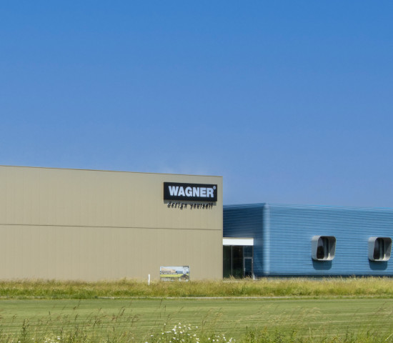 Das bestehende Logistikzentrum wurde umgebaut und daneben ein neues Gebäude errichtet.