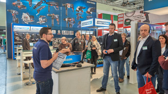 Premiere der Eigenmarke „Kraftronic“ Premiere der Eigenmarke „Kraftronic“