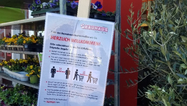In den deutschen Bundesländern sind ab heute die Vorschriften zum Besuch von Bau- und Gartenmärkten gelockert; in der Hälfte öffnen die Märkte sogar komplett. In den deutschen Bundesländern sind ab heute die Vorschriften zum Besuch von Bau- und Gartenmärkten gelockert; in der Hälfte öffnen die Märkte sogar komplett.