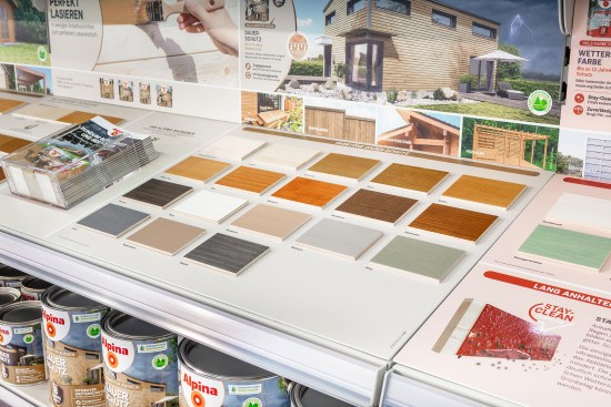 Selbsterklärend: Kojenbereich mit Echtholzmustern, Objektbildern, Erläuterung notwendiger Arbeitsschritte und Info-Material zum Mitnehmen.