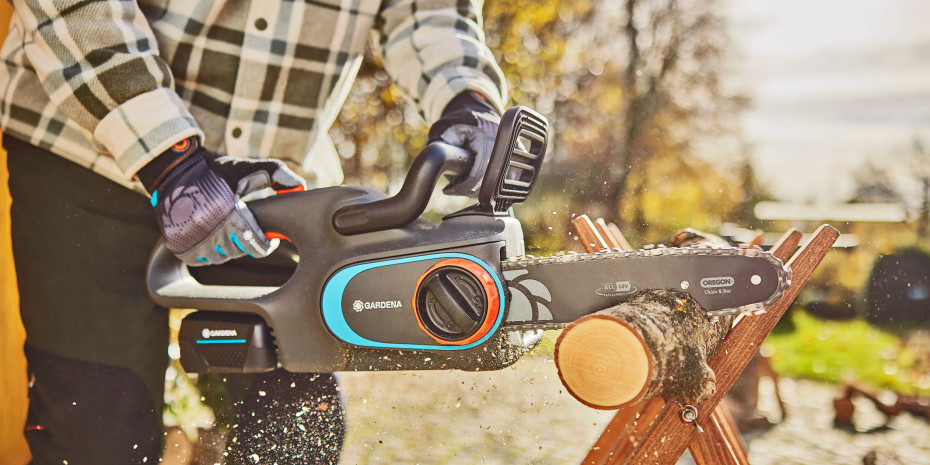 Auch bei der Arbeit im Garten kann so einiges passieren. Hier gilt ebenfalls: Die persönliche Schutzausrüstung beugt Unfällen vor.&nbsp;