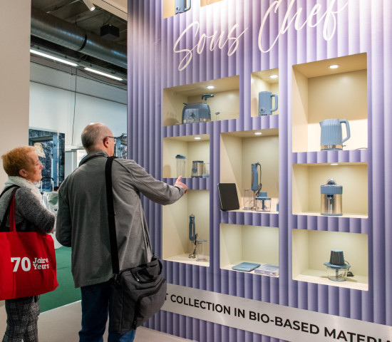 Küchengeräte sollten heutzutage nicht nur technisch auf dem neuesten Stand sein, sondern auch mit Blick auf Design und Ergonomie überzeugen. Küchengeräte sollten heutzutage nicht nur technisch auf dem neuesten Stand sein, sondern auch mit Blick auf Design und Ergonomie überzeugen.