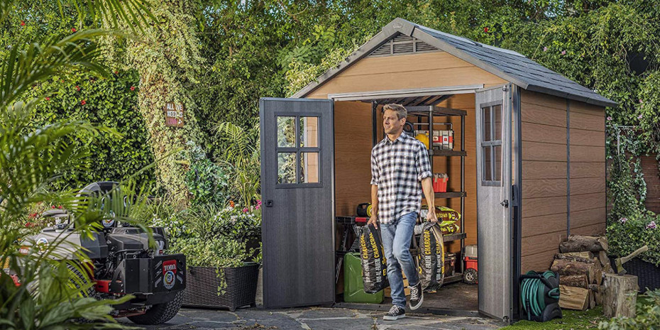 Das Newton-Gartenhaus aus Evotech im zeitlos klassischen Design gibt es in Grau oder Braun.&nbsp;