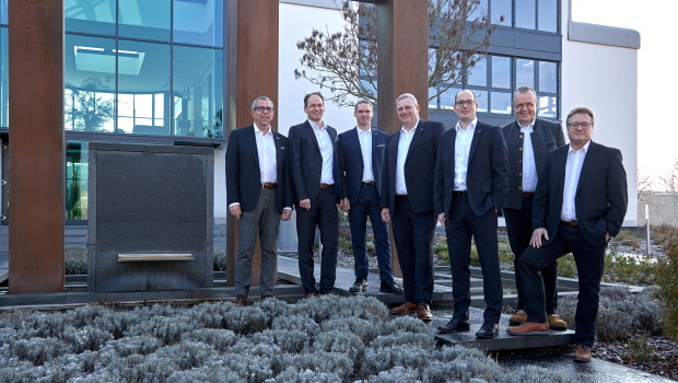 Das neue EUROBAUSTOFF Category Management mit Einkaufsleiter und Bereichsleiter Einzelhandel (v.l.): Klaus Vellbinger (CM Sanitär), Benjamin Kring (CM Technik), Oliver Völlmar (CM Deko), Joachim Schock (Einkaufsleiter Einzelhandel), Peter Abraham (Bereichsleiter Einzelhandel), Ralf Hahn (CM Garten) und Jürgen Bent