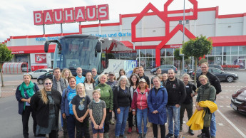 Bauhaus-Kunden beim Walderlebnistag