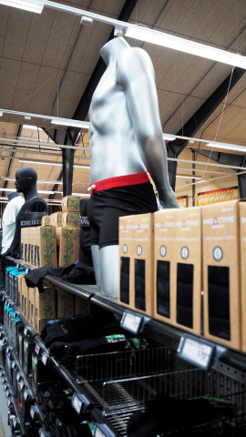 Bei XL-Byg finden Profis und Heimwerker ein sehr vollständiges Sortiment – auch an Arbeitskleidung. 