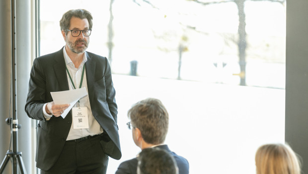 Ingo Leiner hat sich auch beim BHB engagiert, hier als Referent in seiner Eigenschaft als Leiter des Arbeitskreises Logistik auf dem BHB-Kongress 2024. Ingo Leiner hat sich auch beim BHB engagiert, hier als Referent in seiner Eigenschaft als Leiter des Arbeitskreises Logistik auf dem BHB-Kongress 2024.