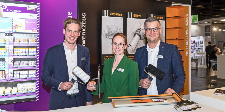 Nikolai Joerß (Sales Director Color Expert), Jacqueline Scherenberg (Leiterin Außendienst) und Janik Berker (Junior Key Account Manager) waren Ansprechpartner auf der Messe.&nbsp;