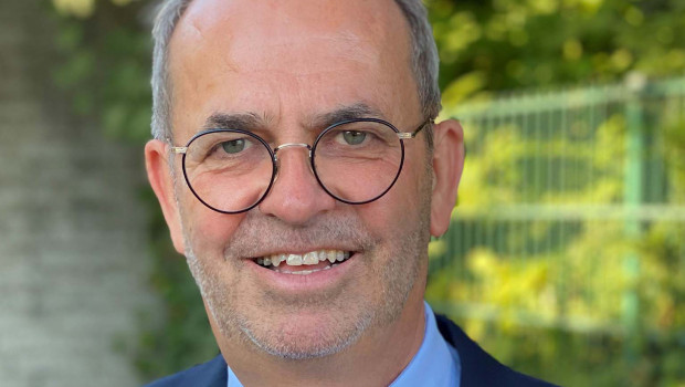 Dr. Boris Tasche ist Vorstandsvorsitzender des Industrieverbands Klebstoffe. Dr. Boris Tasche ist Vorstandsvorsitzender des Industrieverbands Klebstoffe.