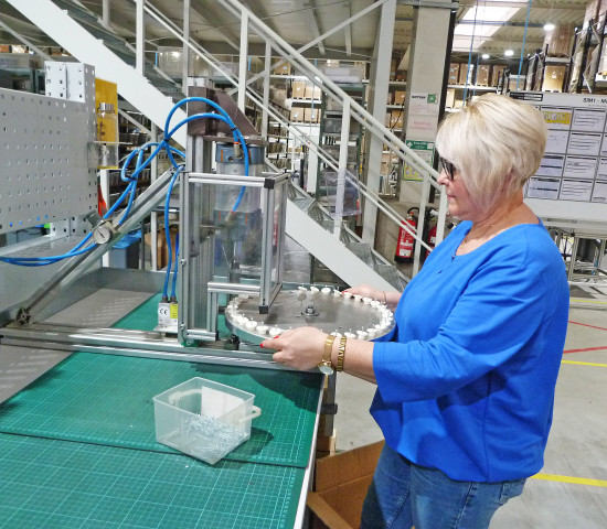 Für die Lagerung der Scheiben zur Herstellung der „QuickClick“-Möbelgleiter wurde ein neues Regal entworfen.&nbsp;