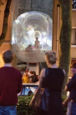 Der experimentelle Ballon „Bloon“ zeigte in Bochum Wohnen der Zukunft. Unterstützt wurde das Projekt von Akzo Nobel.