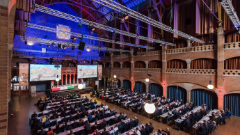 Positive Umsatzerwartung für 2017 Positive Umsatzerwartung für 2017