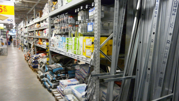 Auf die Hauptwarengruppe Heimwerken entfallen im europäischen DIY-Markt etwas mehr als die Hälfte der Umsätze, auf Baustoffe mehr als ein Drittel. Auf die Hauptwarengruppe Heimwerken entfallen im europäischen DIY-Markt etwas mehr als die Hälfte der Umsätze, auf Baustoffe mehr als ein Drittel.