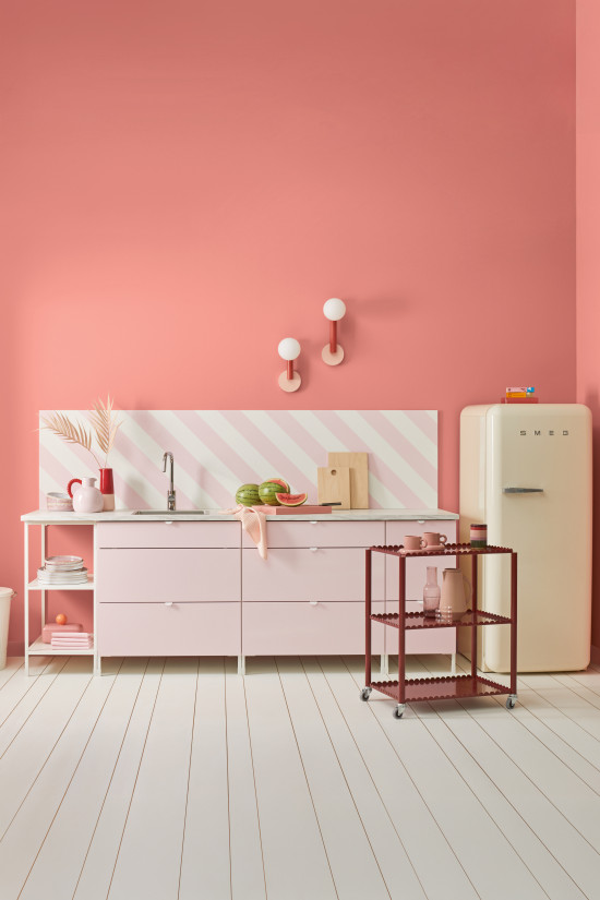 Mit den Pantone-Farben, wie hier mit dem Ton „Lobster Bisque“ sollen neue Kunden in den Baumarkt gelockt werden.