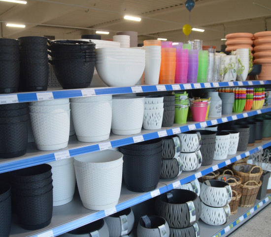 Das Pflanzgefäße-Regal.