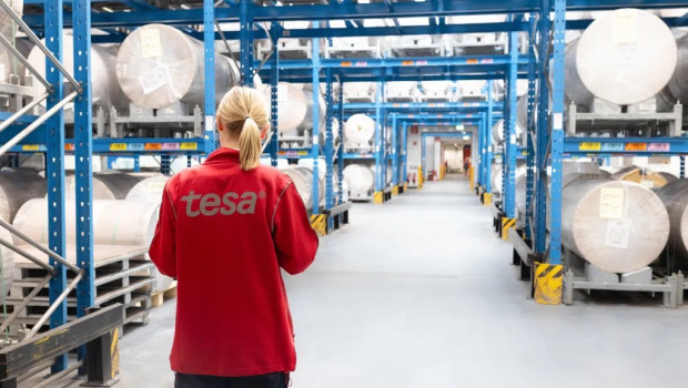 Tesa arbeitet weltweit daran, Prozesse effizienter zu gestalten, Emissionen zu senken und Ressourcen verantwortungsvoll einzusetzen.