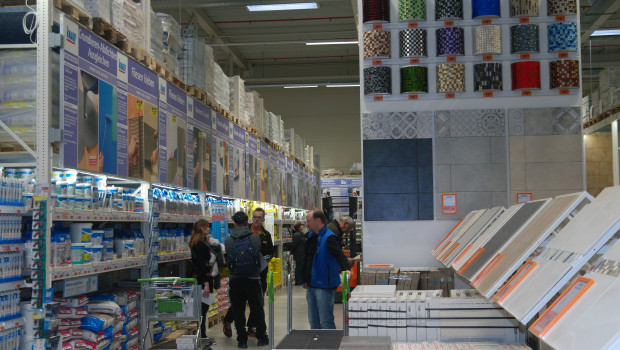 Werden die Gänge in den Märkten 2023 leerer? Der HDE wagt eine Prognose. Werden die Gänge in den Märkten 2023 leerer? Der HDE wagt eine Prognose.