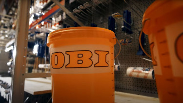 Obi-Mitarbeitende trommeln für die EM