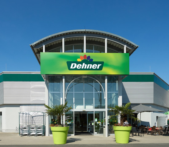 Die Front des auf das Dehner-System umgebauten Standortes in Montabaur.