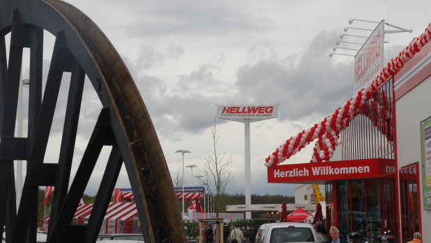 Der 2012 eröffnete Hellweg-Markt in Dortmund-Hacheney gehört zum Paket der sieben Standorte, die Bauhaus übernimmt. Der 2012 eröffnete Hellweg-Markt in Dortmund-Hacheney gehört zum Paket der sieben Standorte, die Bauhaus übernimmt.