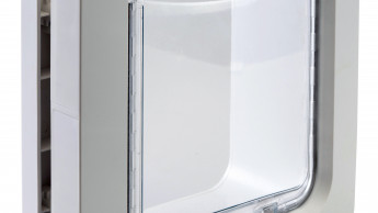 Eine Haustierklappe für Hunde und Katzen