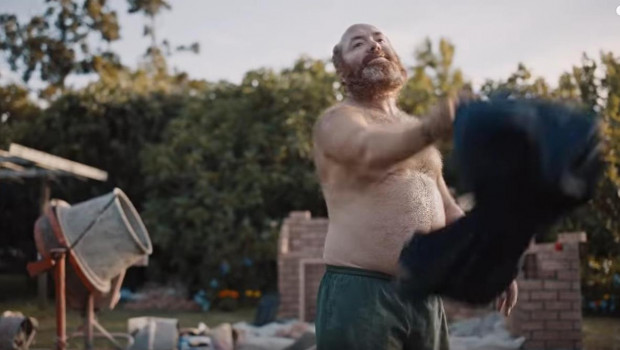 An der aktuellen Fernsehwerbung von Hornbach gibt es teils heftige Kritik.
An der aktuellen Fernsehwerbung von Hornbach gibt es teils heftige Kritik.