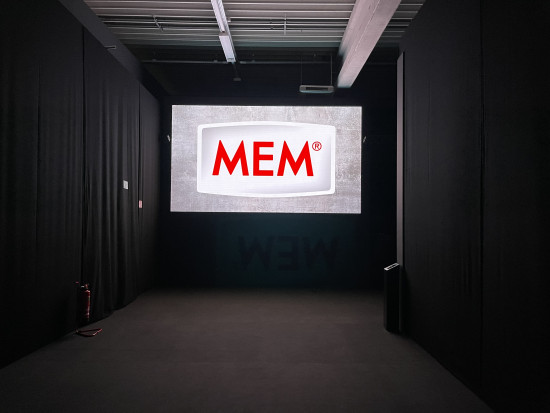 Besucher der „Blackbox“ wurden zunächst mit einer Vorführung des aktuellen Markenfilms begrüßt.&nbsp;